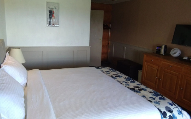 Cariboo Log Guest House