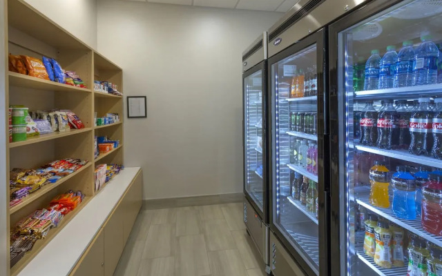 Holiday Inn Express & Suites Seattle South - Tukwila, an IHG Hotel