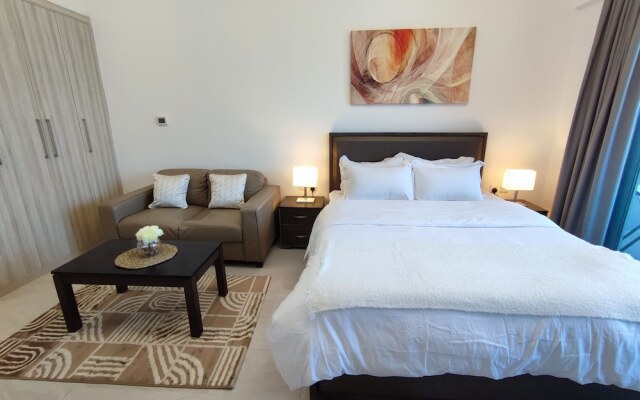 SuperHost - Elite Studio With Balcony Overlooking the Canal