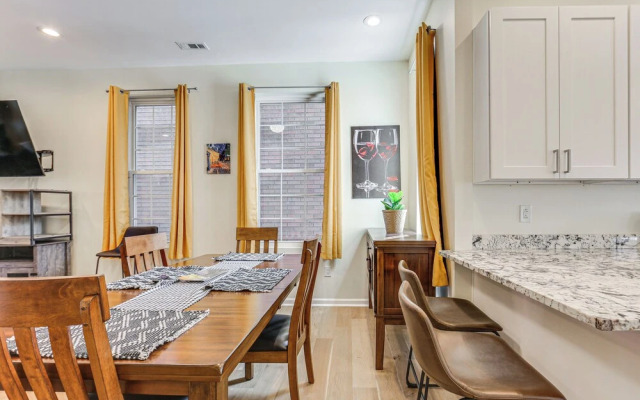 Modern Pittsburgh Home w/ Rooftop Deck & Backyard