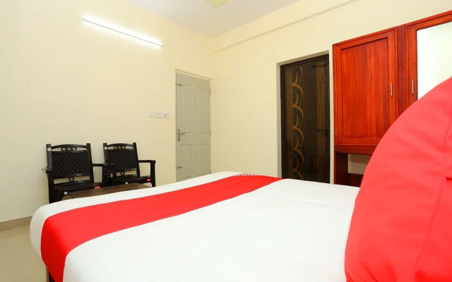 OYO 37302 White Cort