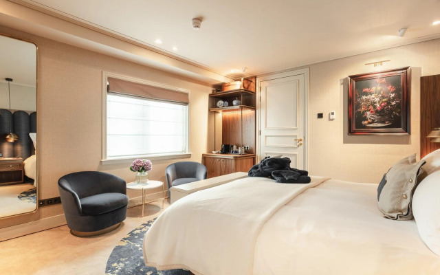 Hotel 717