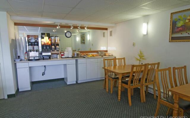 Americas Best Value Inn & Suites Hyannis Cape Cod