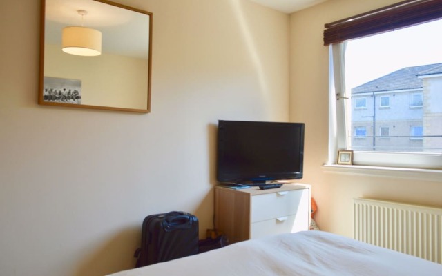 Modern Two Bedroom Flat in Leith