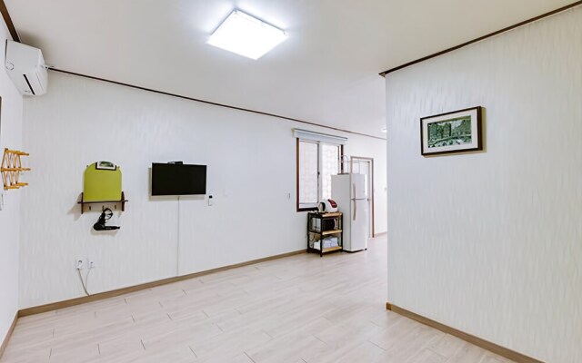 Baenaegol Paraeso Redroof Pension