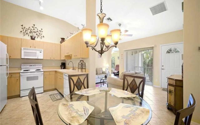 L'Pavia - Two Bedroom Condo