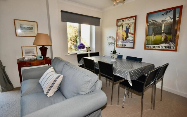 1 Kings Close a Superb Coastal Retreat