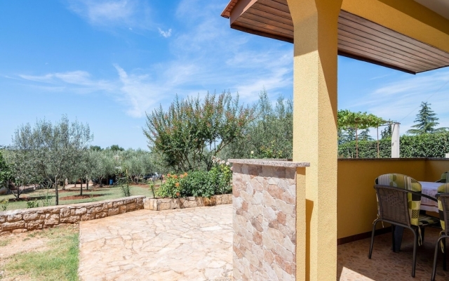 Secluded Apartment in Poreč with Garden
