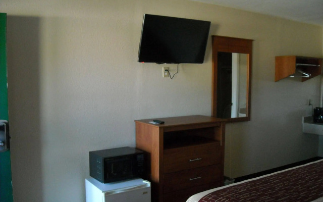 Bastrop Inn
