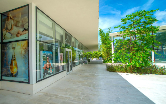Modern 1BR Apt w Rooftop Pool Onsite Amenities