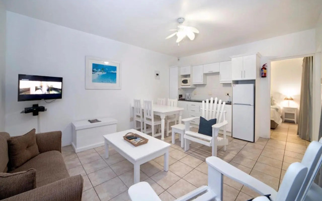 Kelly's Beachfront Apartments