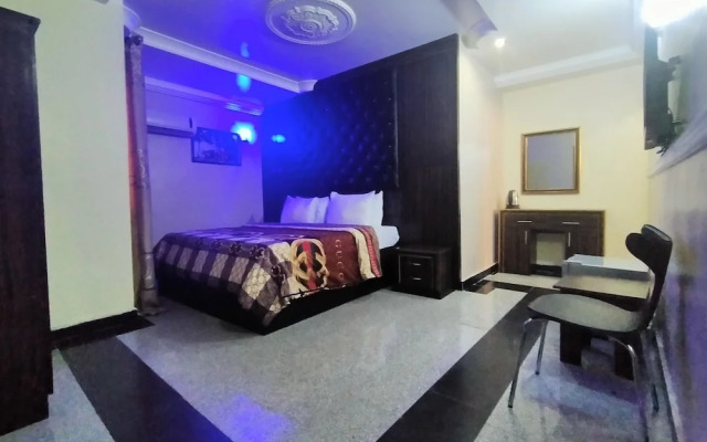 Pameec Luxury Suites Utako