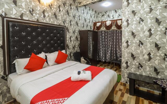 OYO 49249 Pavithraa Deluxe Suites