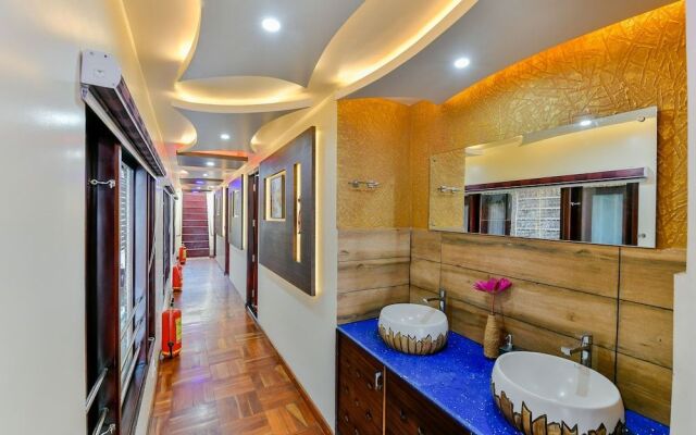 OYO 23063 Luxury Meghavarsham 5BHK