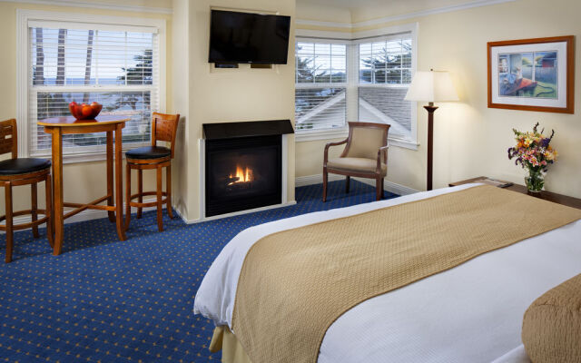 Colonial Terrace Inn by the Sea