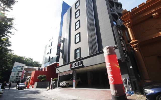 Yeosu 1st Avenue Hotel