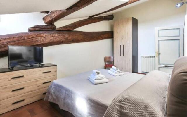 Massimiliano apartment in center with AC
