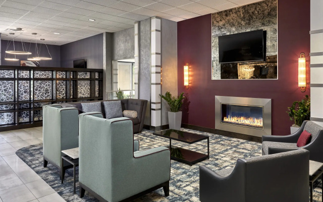 Sheraton Milwaukee Brookfield Hotel