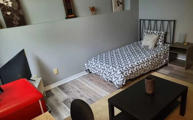 Colline-Single Room- Self Check-In