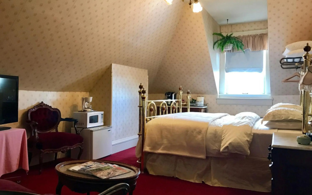 Redstone Inn And Suites