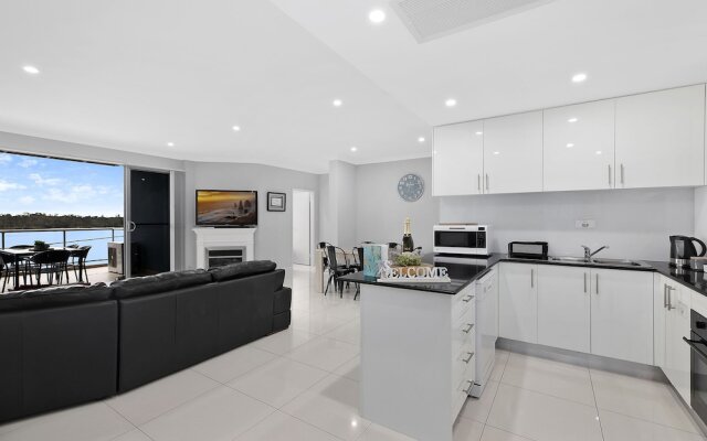 Lakeside Waterfront Apartment 18
