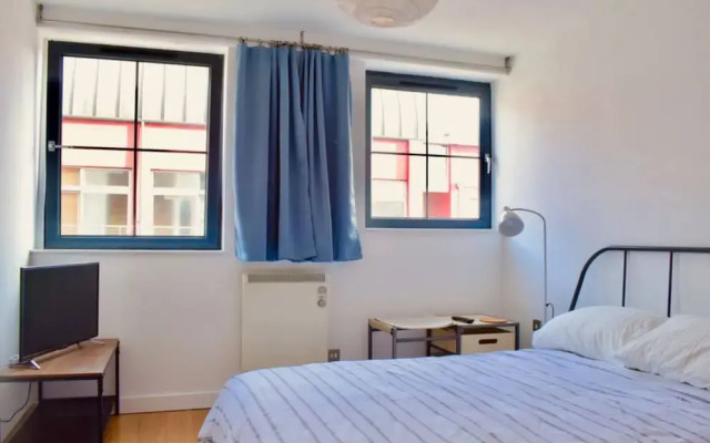 Spacious 2 Bedroom Stoke Newington Flat