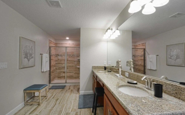 Storey Lake-5 Bedrooms Home W/pool-1650st Home by Redawning