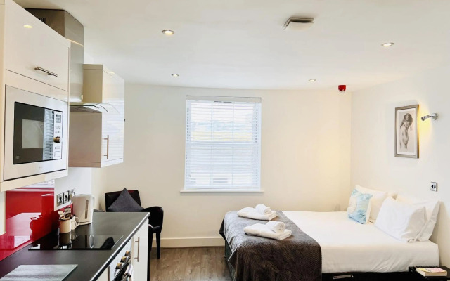 Fox House, Studio Apartments