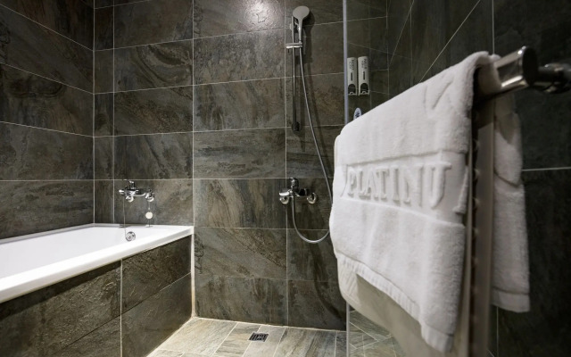 Platinum Hotel