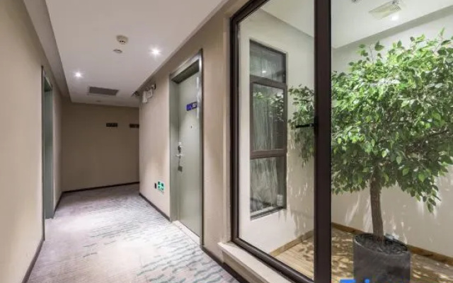 Viewking E-sports Hotel (Changshou Road Wuning Road Metro Station)