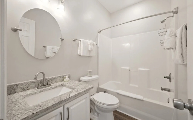 River Oaks 55e 2 Bedroom Condo