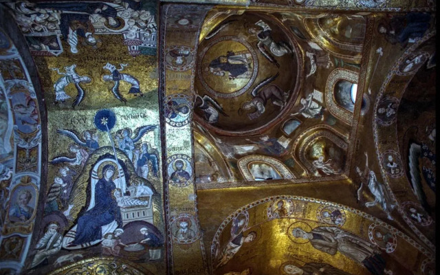 Travellers Photo Home