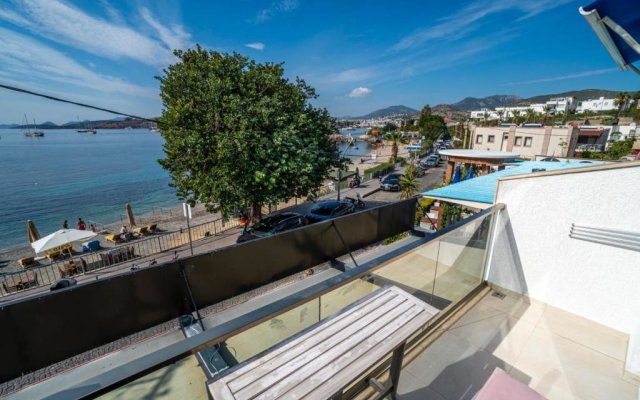 Seafront Flat With Fascinating Sea View in Bodrum