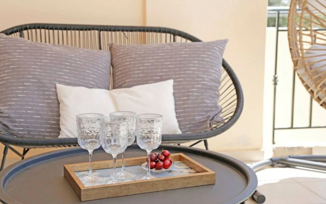 New-olivaholidayhomes - Pastel Studio pool