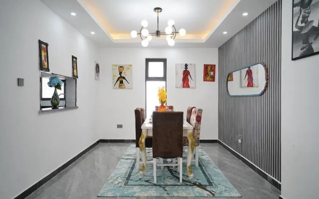 Lux Suites Platinum Oak Residency