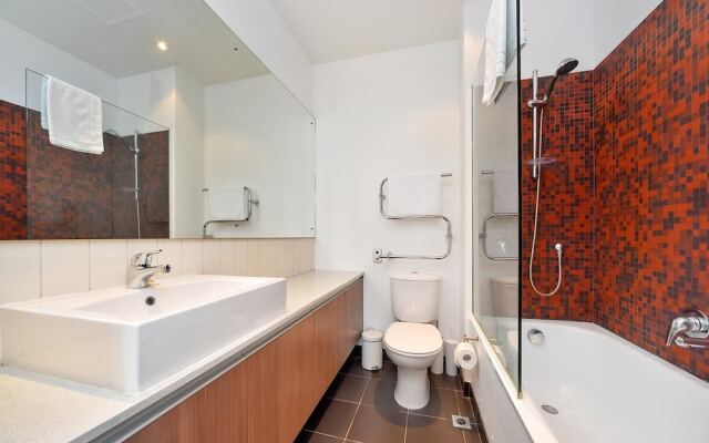 QV Central Harbour Apartment - 684