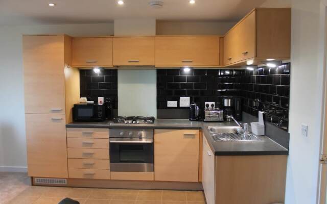 Remarkable 2-bed Apartment in Reading