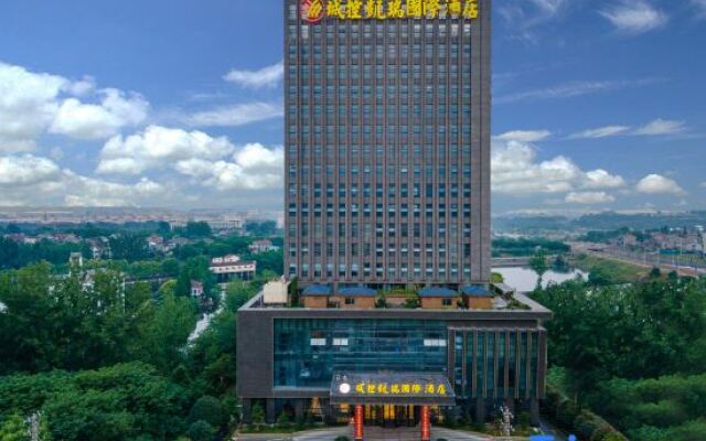 Chengkong Carrey International Hotel (Jingmen Railway Station Jingchu University of Technology)