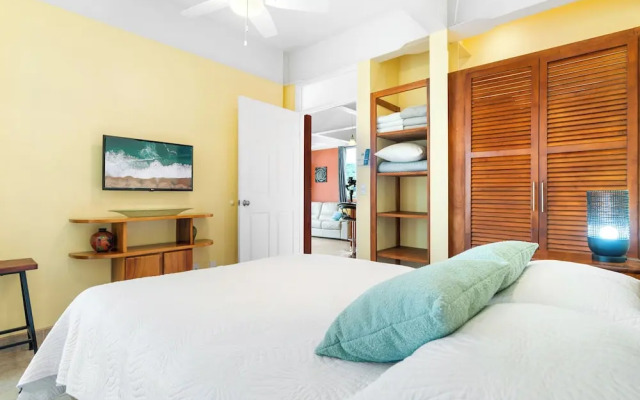 Modern Top-Floor Condo with Panoramic Views and Community Pool