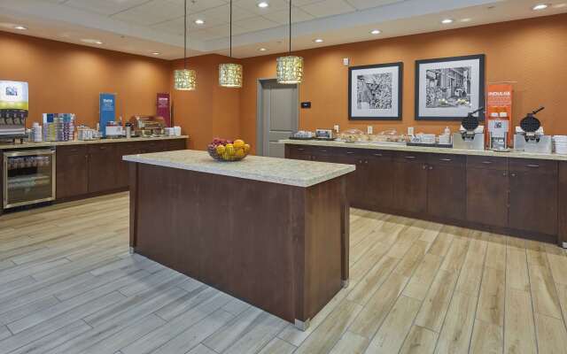 Hampton Inn & Suites Roseburg