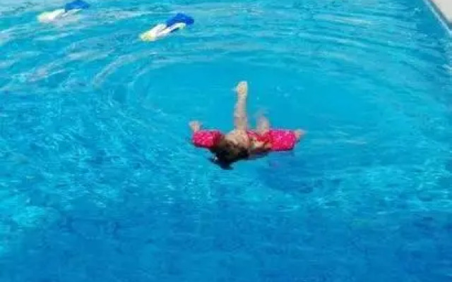 Casa con alberca y laguna