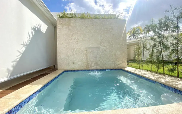 Fabulous Villa in Green One M02