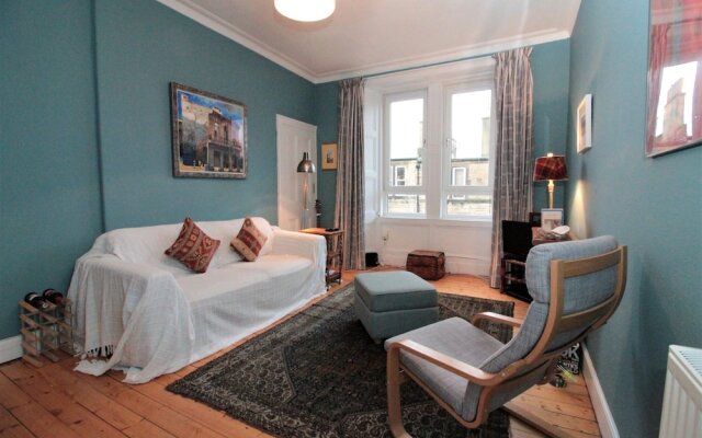 Bright, Spacious Flat For 2 in Edinburgh