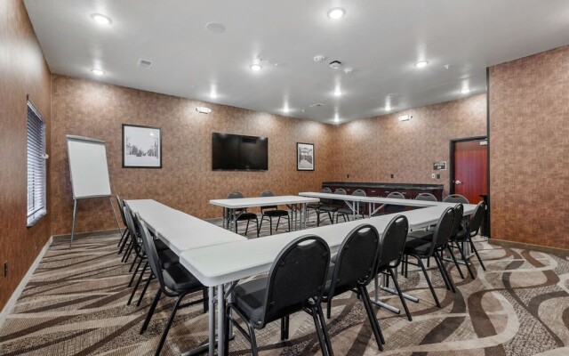 Cobblestone Hotel & Suites - Central Wisconsin Airport