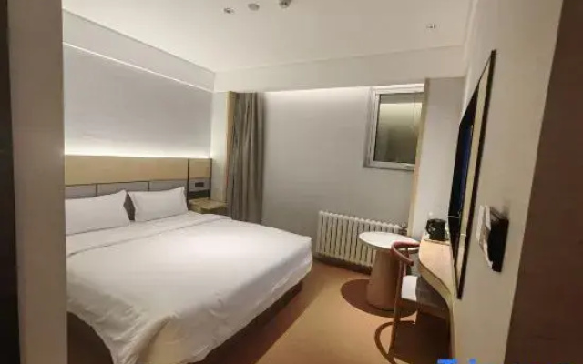 Seasonal Hotel