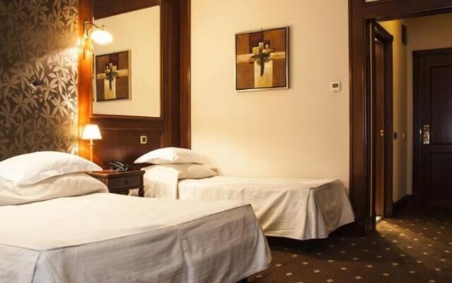 Select Hotel