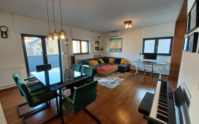 Modern 4-Star luxury apt - WFH Ready, Free Parking