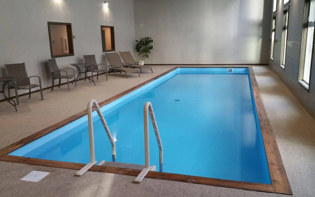 Sandhill Inn & Suites