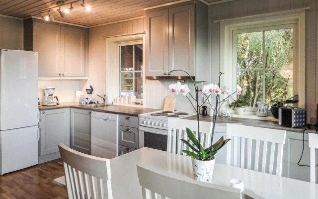 Awesome Home in Kvalavåg With Wifi and 2 Bedrooms