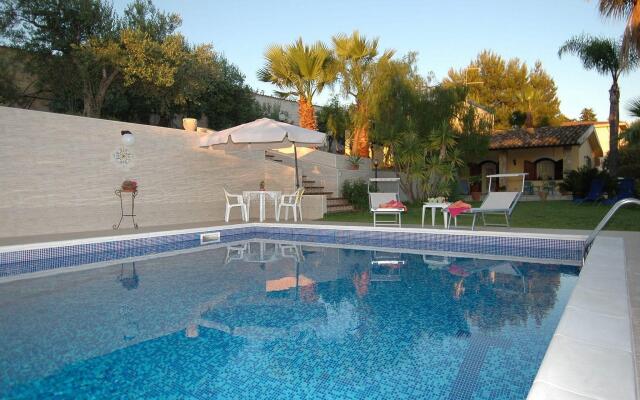Holiday Home With Private Pool, Near the Beach